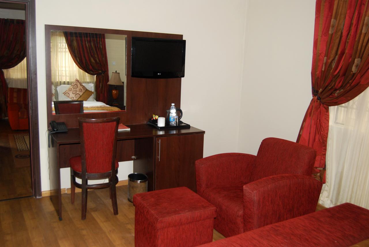 Grand Inn & Suites Ijebu Ode Esterno foto