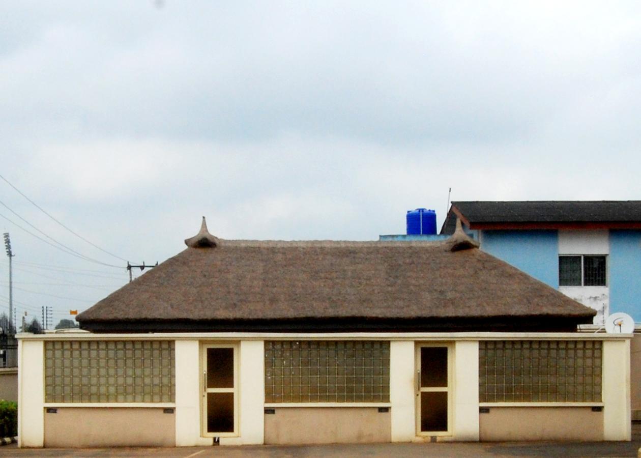 Grand Inn & Suites Ijebu Ode Esterno foto
